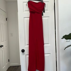 NWT Lulus red formal strapless gown